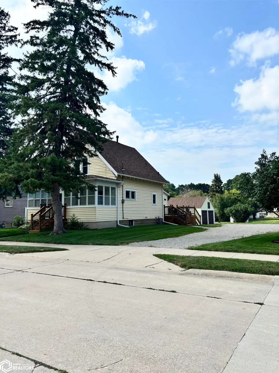 1452 SE 2nd St, Mason City, IA 50401 - #2