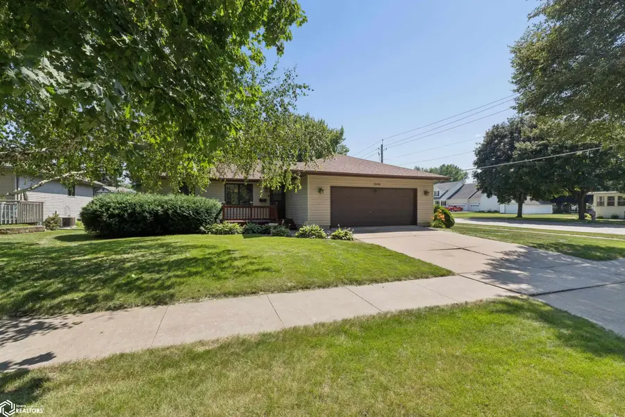 1009 15th Street Se, Mason City, IA 50401 - #2