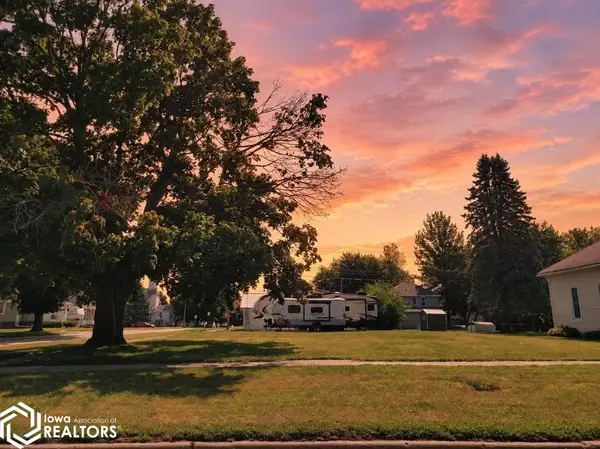 121 N Shuffleton Street, Sigourney, IA 52591