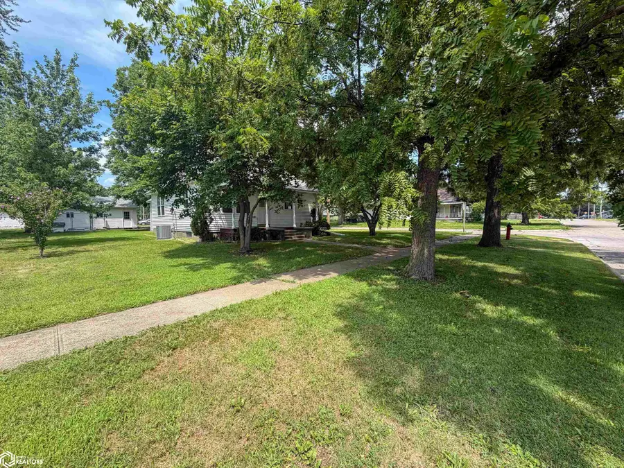 1121 3rd Avenue E, Albia, IA 52531 - #2