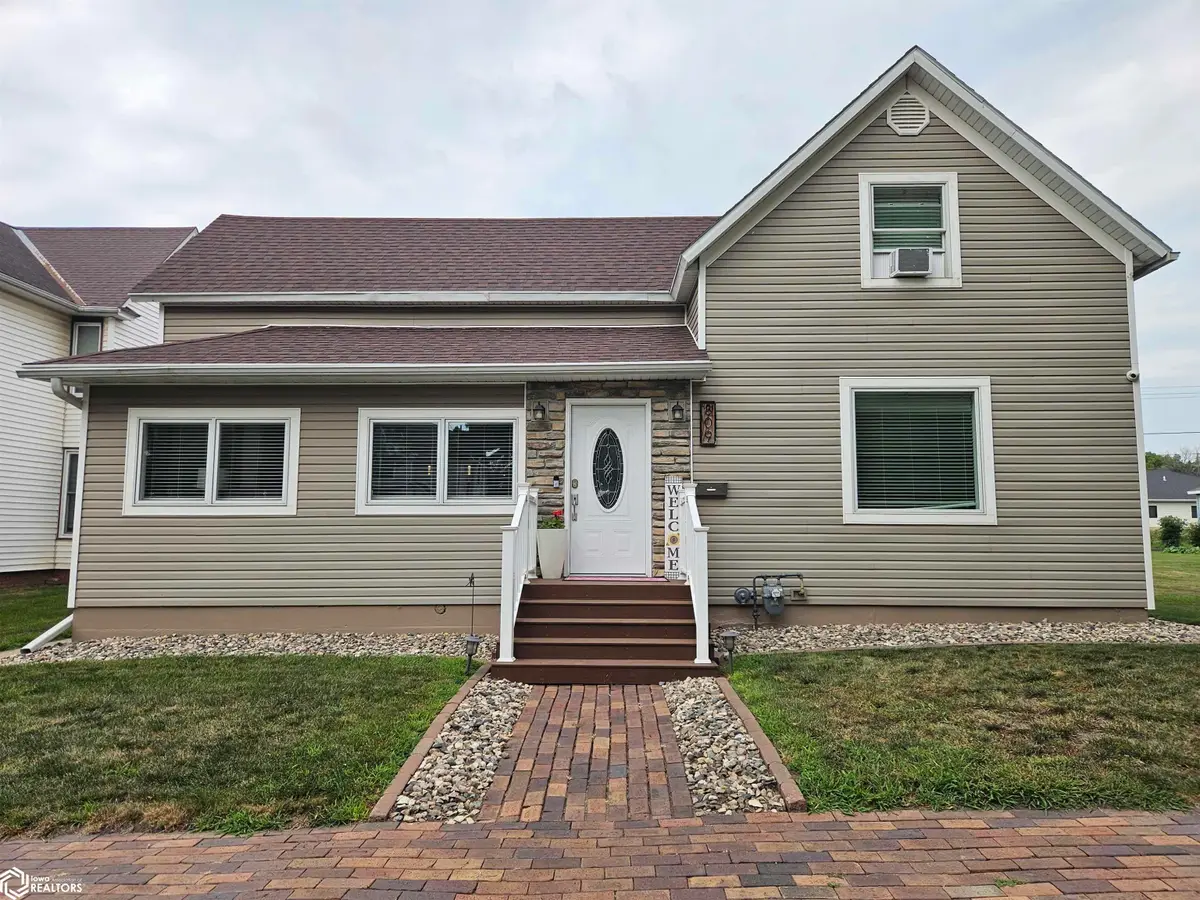 809 N Clark Street, Carroll, IA 51401 - #1