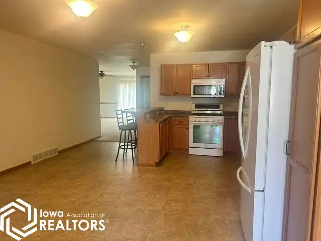 483 5th Street Sw, Britt, IA 50423 - #2