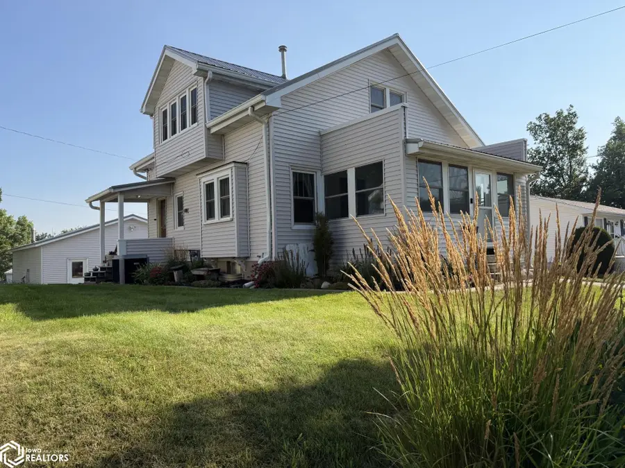405 E 9th Street, Tama, IA 52339 - #2