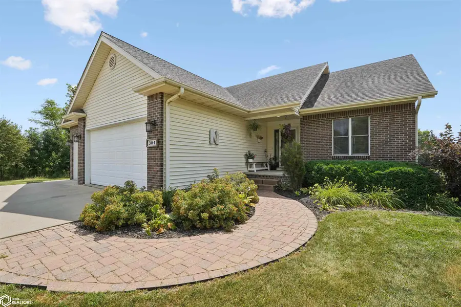 304 E Oak Circle, New Sharon, IA 50207 - #3