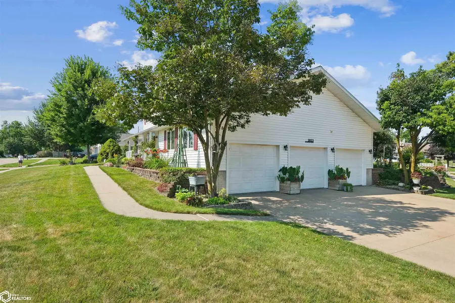 2023 Edgebrook Drive, Marshalltown, IA 50158 - #2