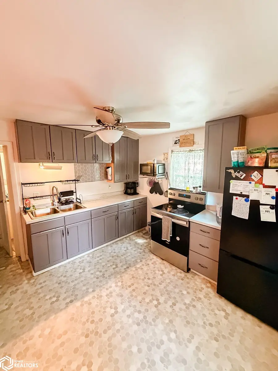1620 S 12th Street, Burlington, IA 52601 - #3
