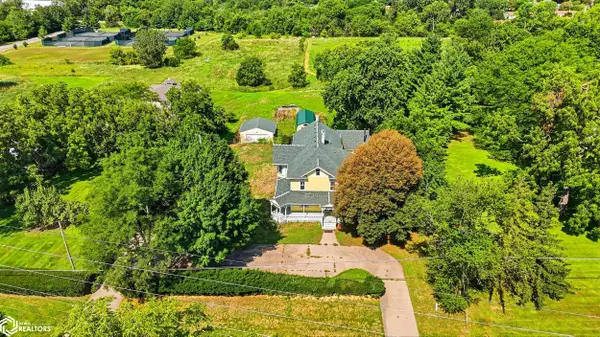 1008 N B Street, Fairfield, IA 52556