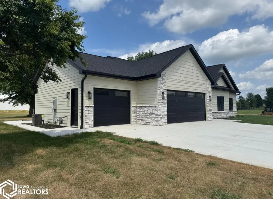 2001 W River Drive, Humboldt, IA 50548 - #2