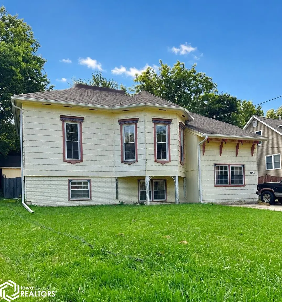 3054 Woodland Drive Sw, Cedar Rapids, IA 52404 - #1