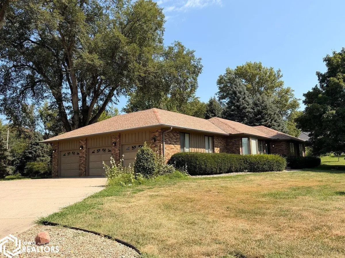 102 Sleepy Hollow Drive, Shenandoah, IA 51601 - #1