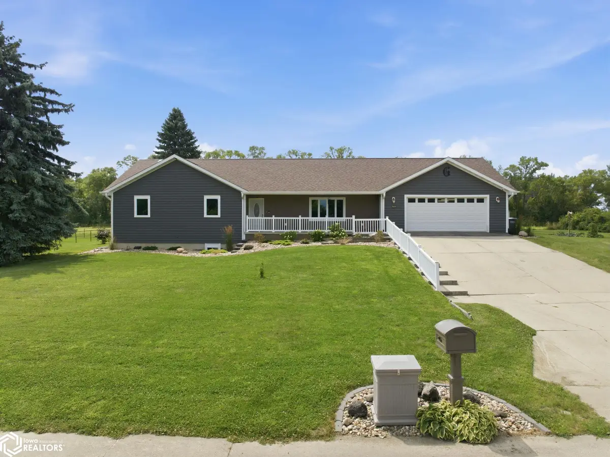 2909 4th Street Nw, Mason City, IA 50401 - #1