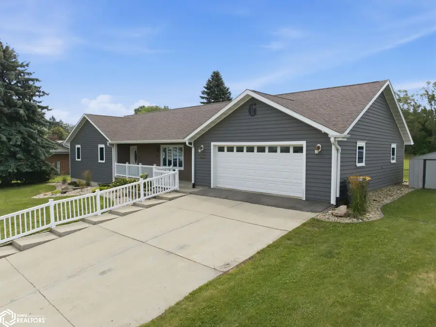 2909 4th Street Nw, Mason City, IA 50401 - #3
