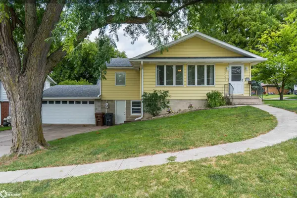 341 E Avenue, Nevada, IA 50201