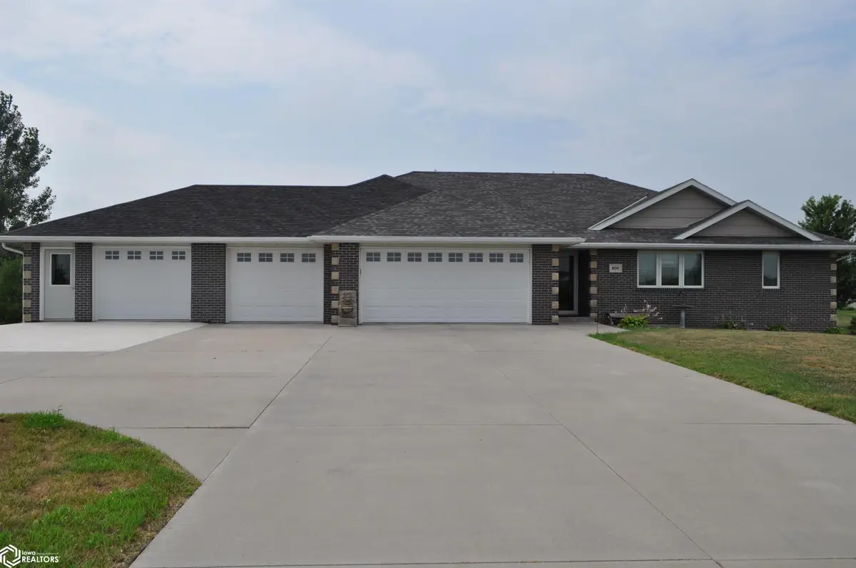 800 E 30th Street, Carroll, IA 51401 - #1
