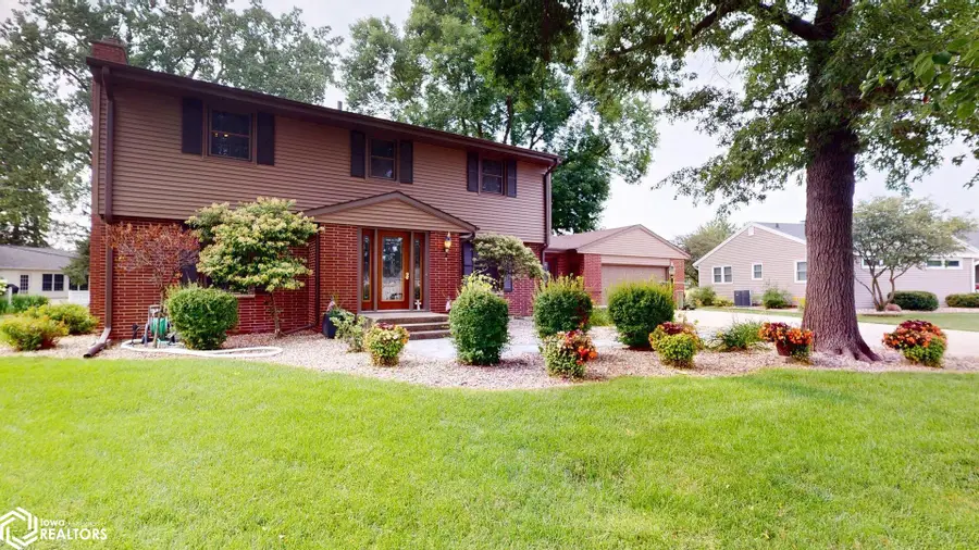 225 Parkridge Drive, Mason City, IA 50401 - #2