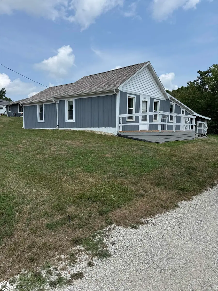 306 S West Street, Mount Ayr, IA 50854 - #3