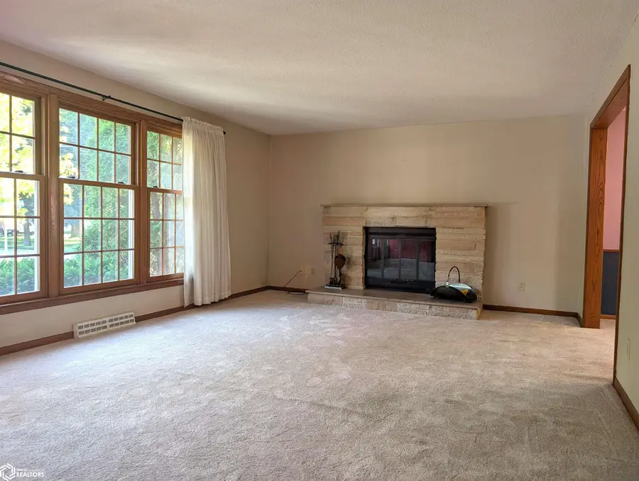 1303 2nd Nw, Mason City, IA 50401 - #2