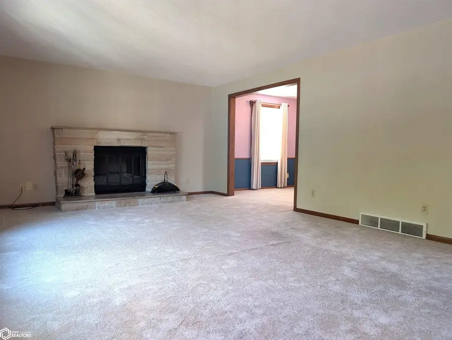 1303 2nd Nw, Mason City, IA 50401 - #3