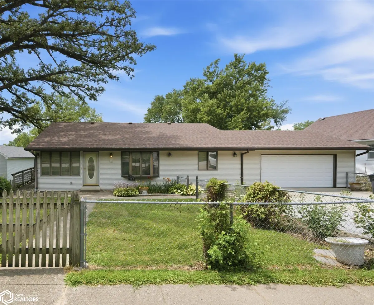 322 Park Street, Oakland, IA 51560 - #1