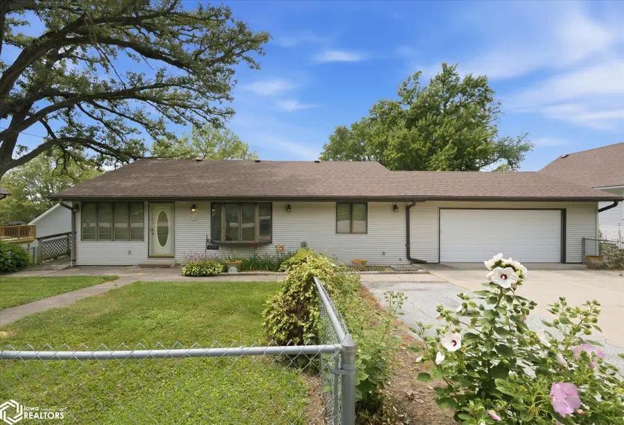 322 Park Street, Oakland, IA 51560 - #2