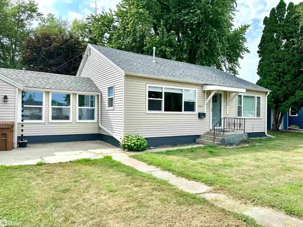 1517 Summer Street, Grinnell, IA 50112