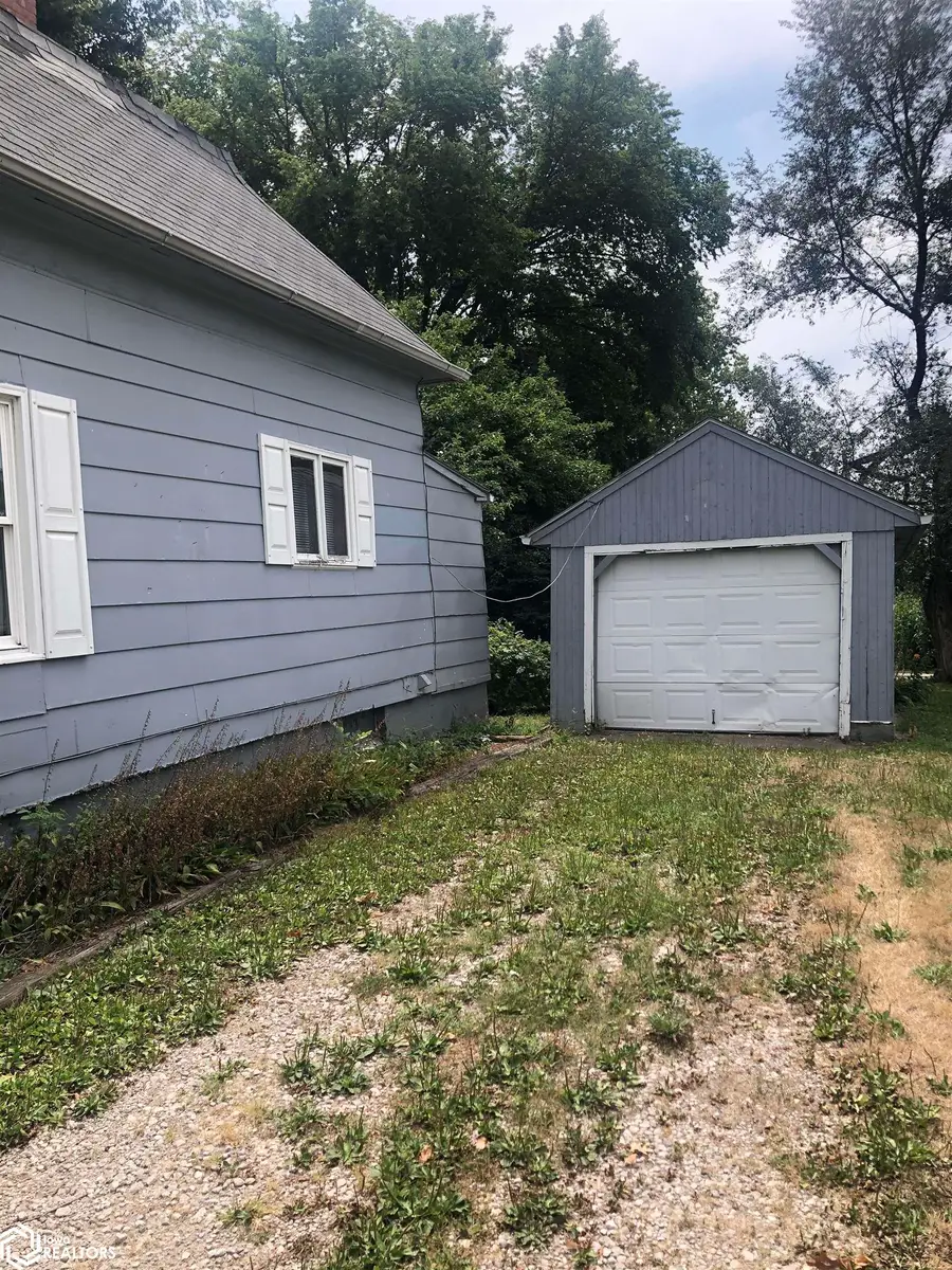 1120 1st Avenue W, Oskaloosa, IA 52577 - #3