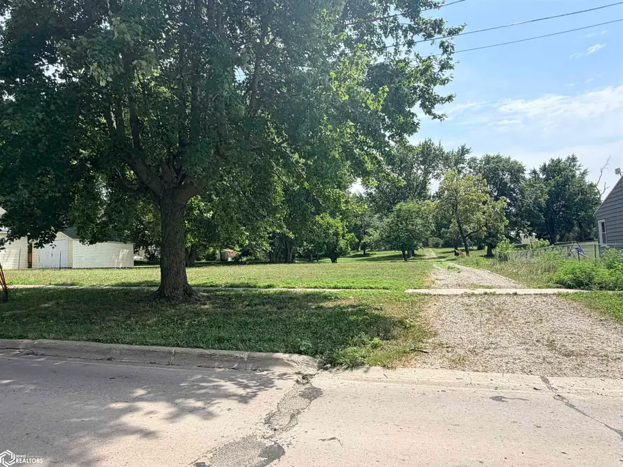 610 W Jefferson Avenue, Fairfield, IA 52556 - #2