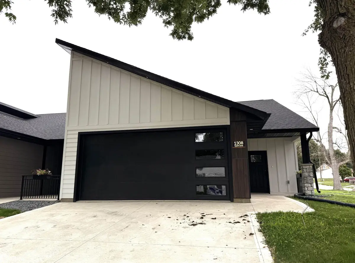 1308 Quint Avenue, Carroll, IA 51401 - #1