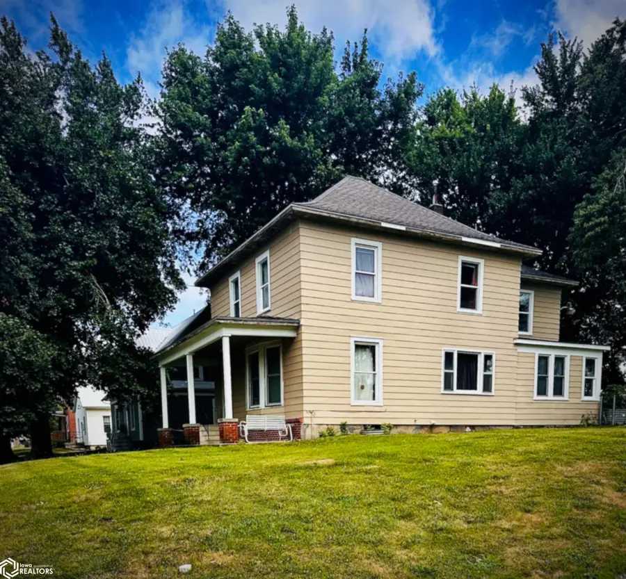 207 S 3rd St, Montezuma, IA 50171 - #2