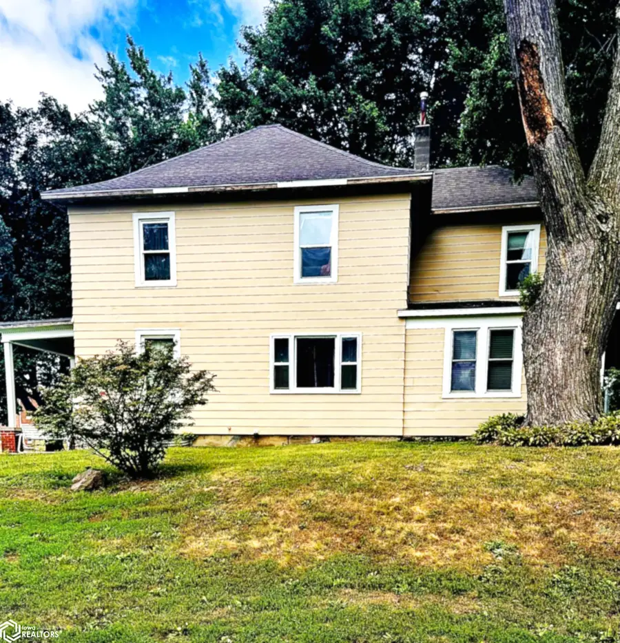 207 S 3rd St, Montezuma, IA 50171 - #3