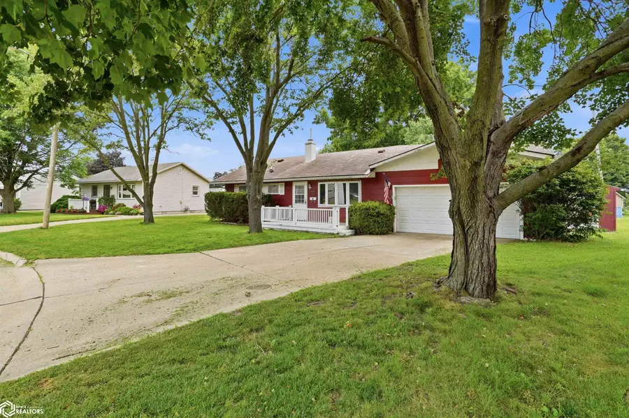 422 E Longmeadow Drive, West Burlington, IA 52655 - #2