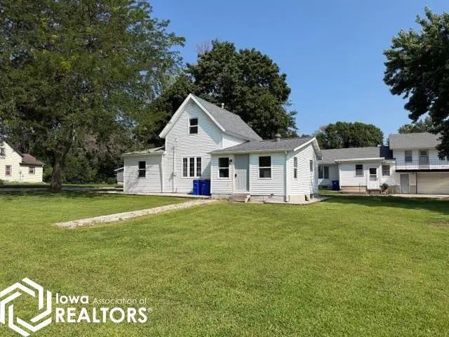 585 6th Avenue Se, Britt, IA 50423 - #1