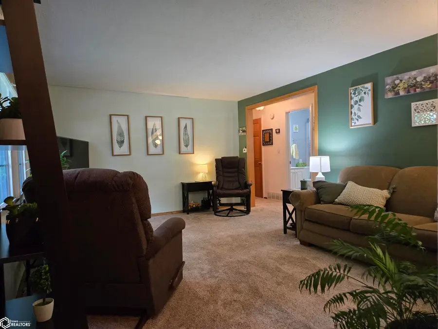 1006 N Taylor Avenue, Mason City, IA 50401 - #2