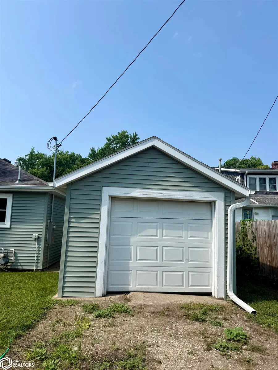 105 N Walnut Street, Jefferson, IA 50129 - #3
