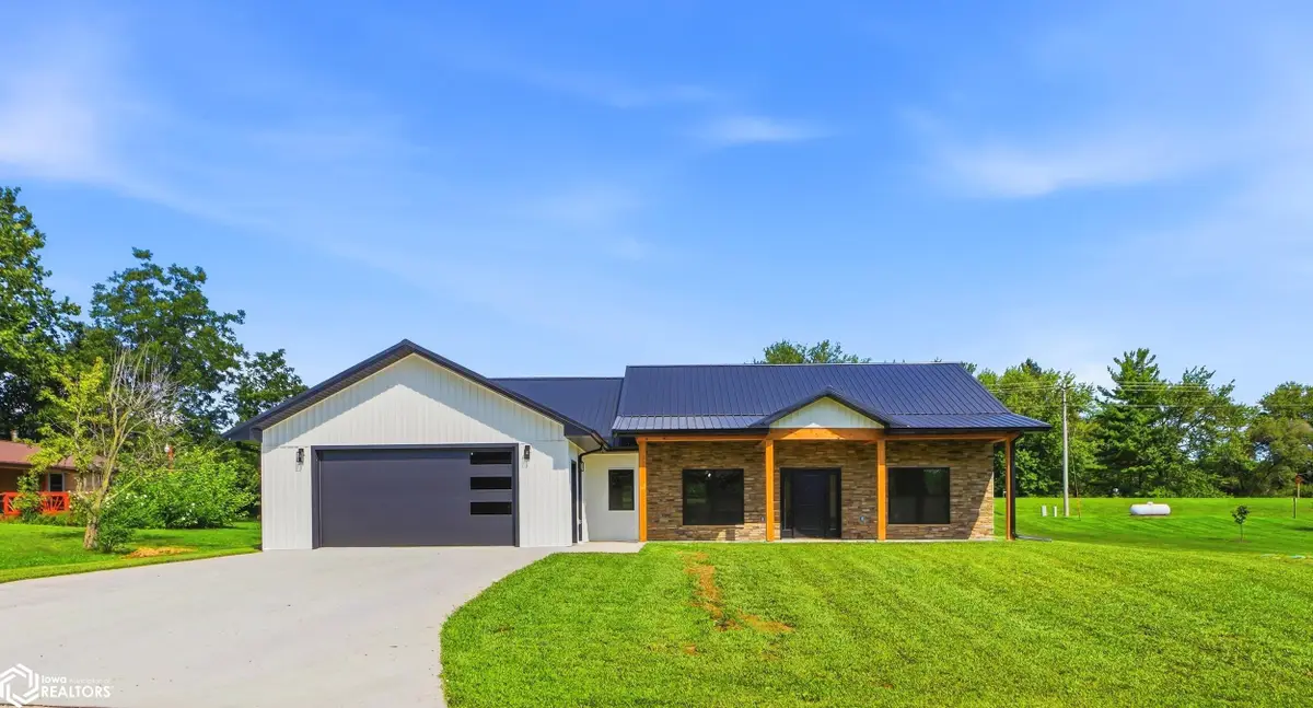 1727 Hilltop Rd, Mount Pleasant, IA 52641 - #1