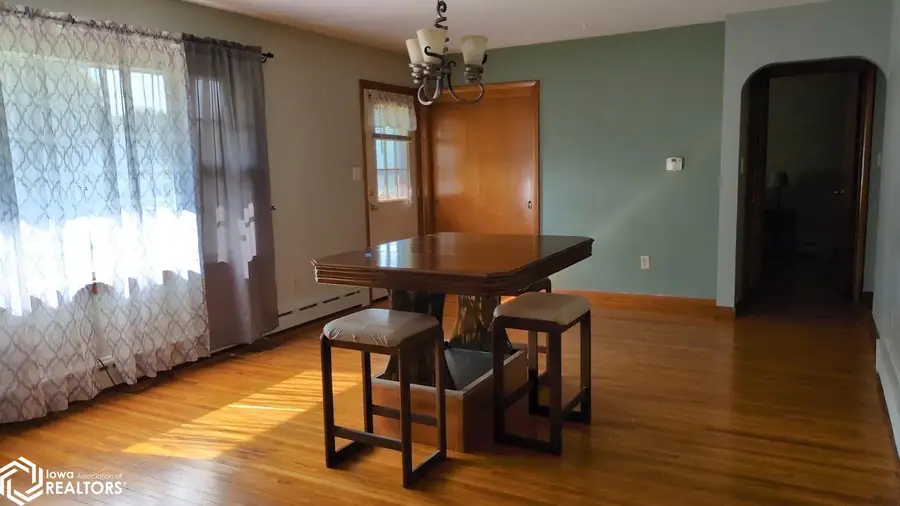 215 7th St Se, Clarion, IA 50525 - #3