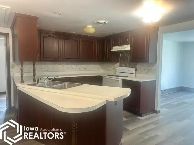 432 Center Street W, Britt, IA 50423 - #2