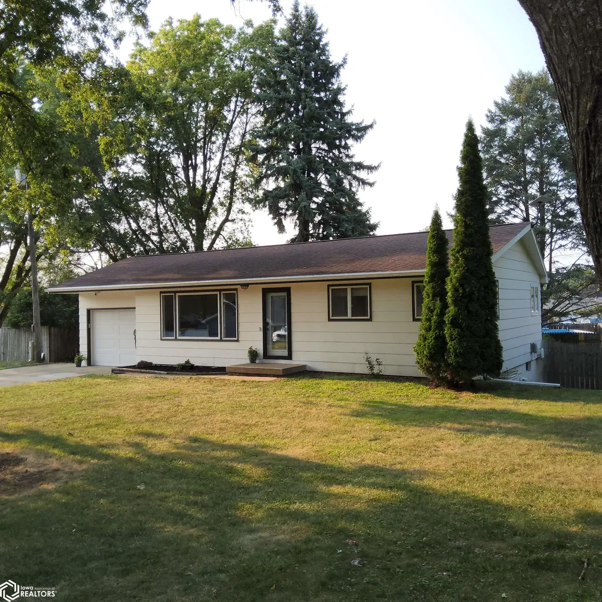 915 N Locust Street, Avoca, IA 51521 - #1