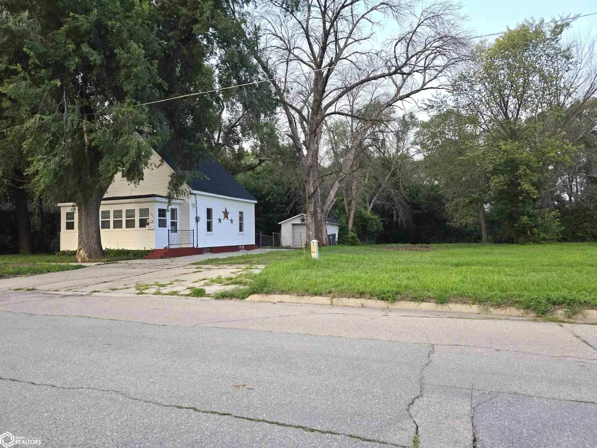 1617 N Pennsylvania Avenue, Mason City, IA 50401 - #1