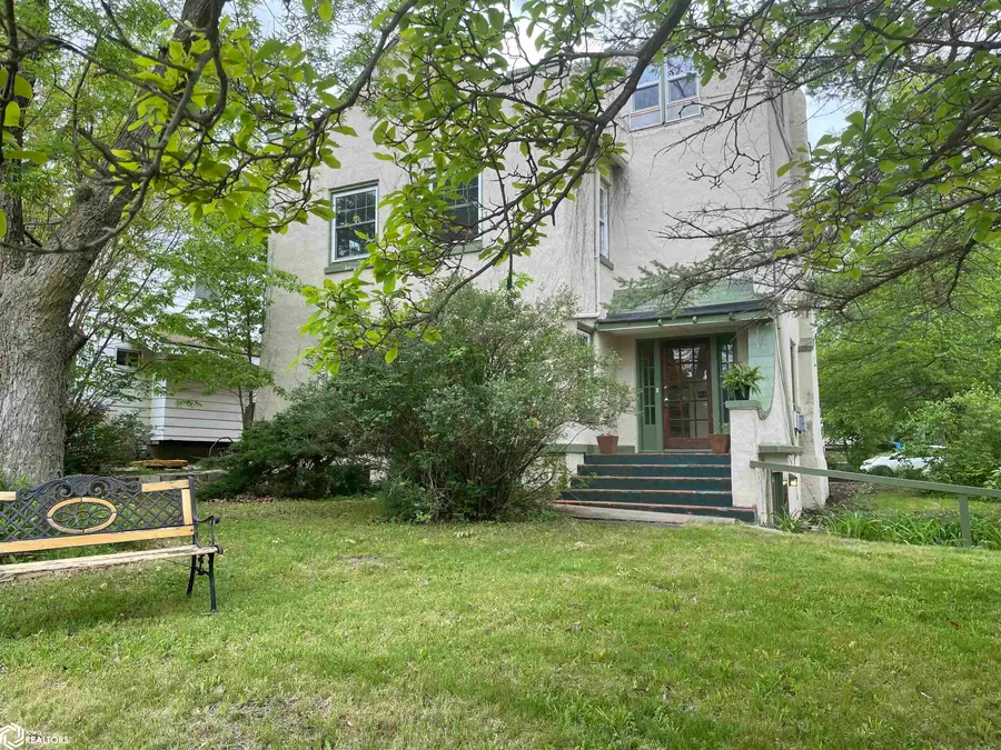 808 N 4th Street, Fairfield, IA 52556 - #3