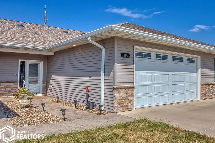 105 E Lincoln Avenue, Fairfield, IA 52556 - #3