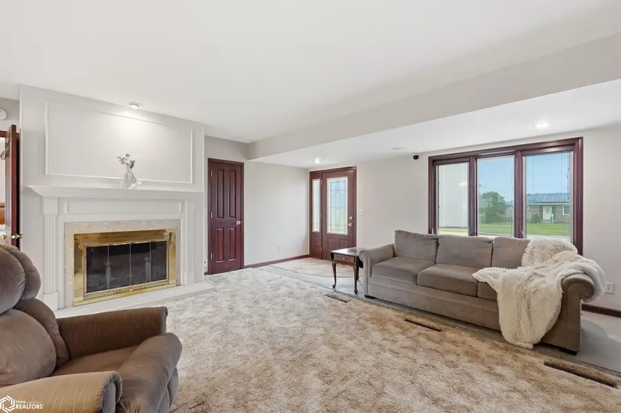 14 Edgeland Drive, Marshalltown, IA 50158 - #3