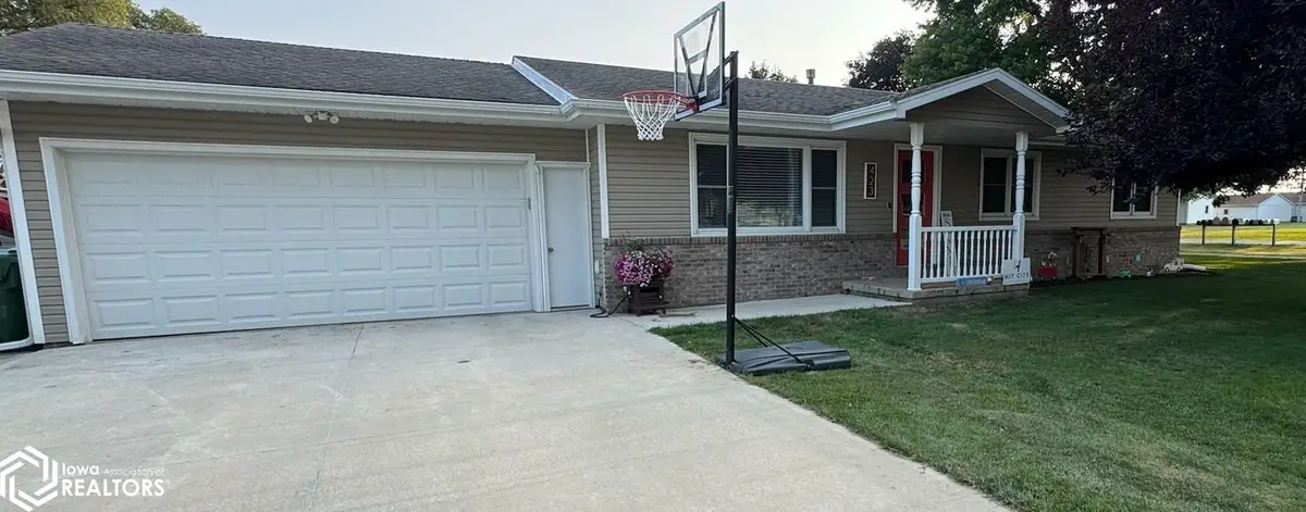 423 W Jack Frost St, Avoca, IA 51521 - #1