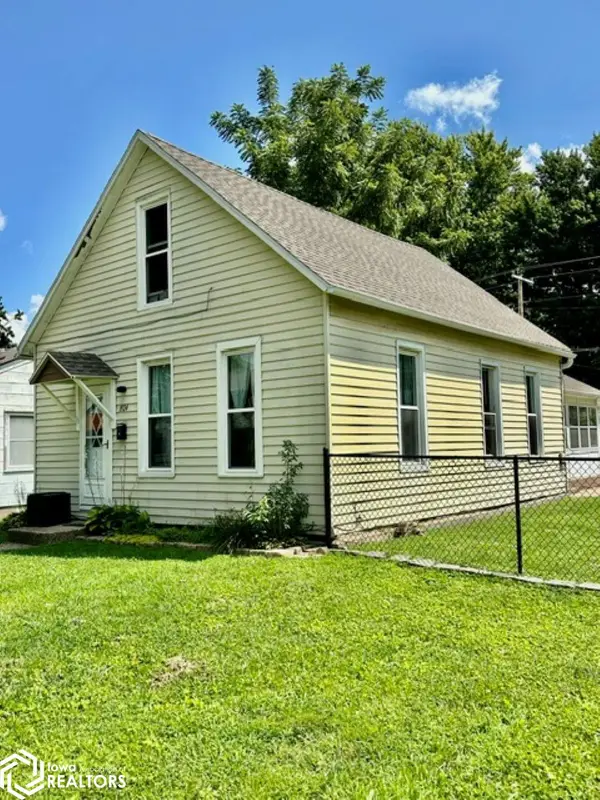 1924 S 10th Street, Burlington, IA 52601