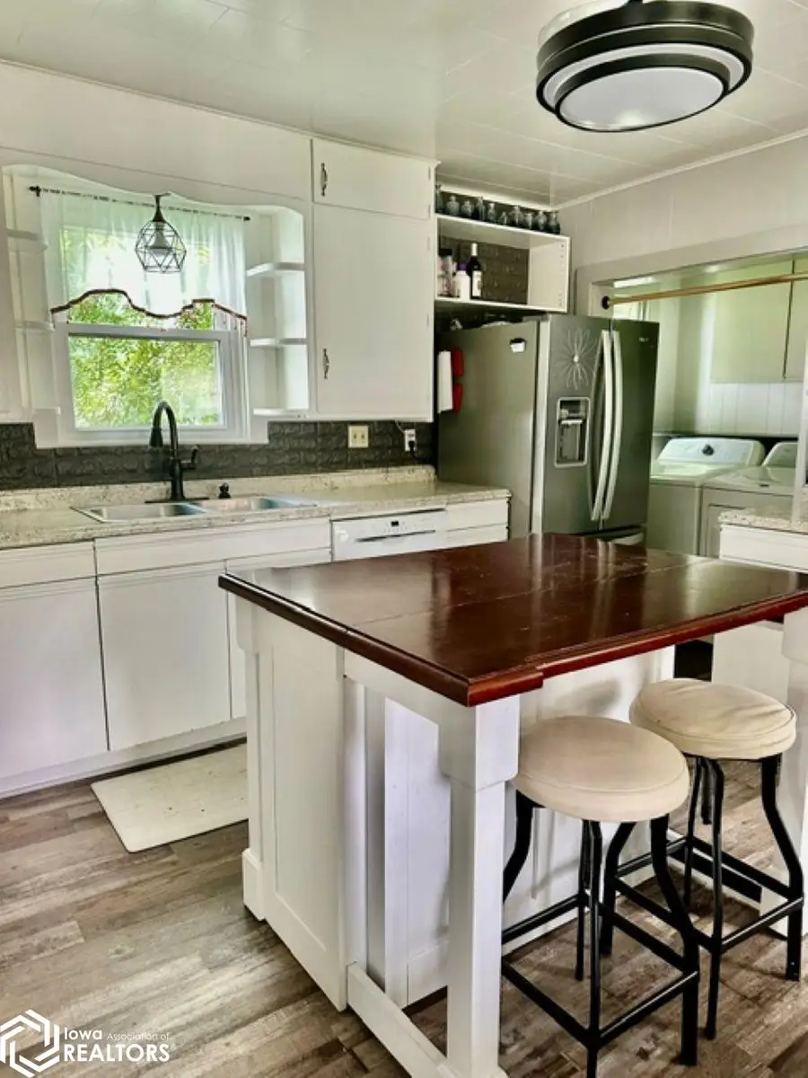 1924 S 10th Street, Burlington, IA 52601 - #2
