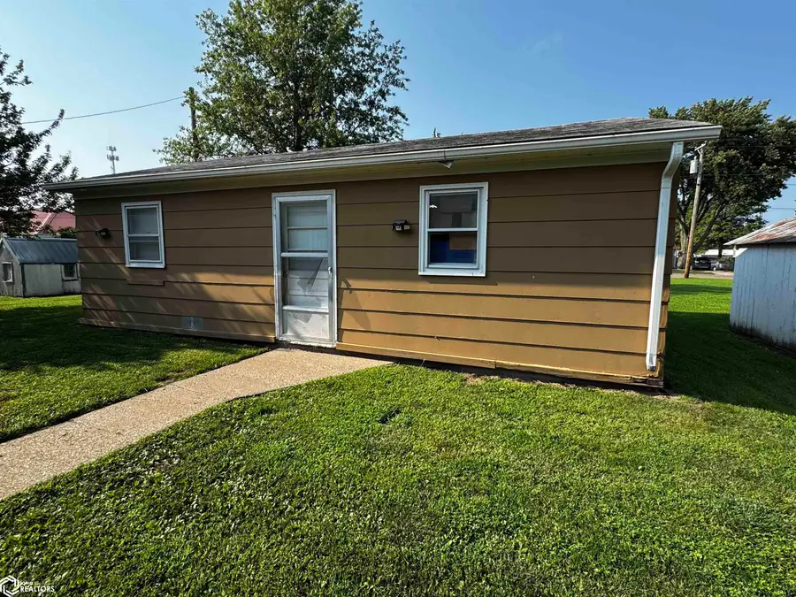 926 Isett Avenue, Wapello, IA 52653 - #3