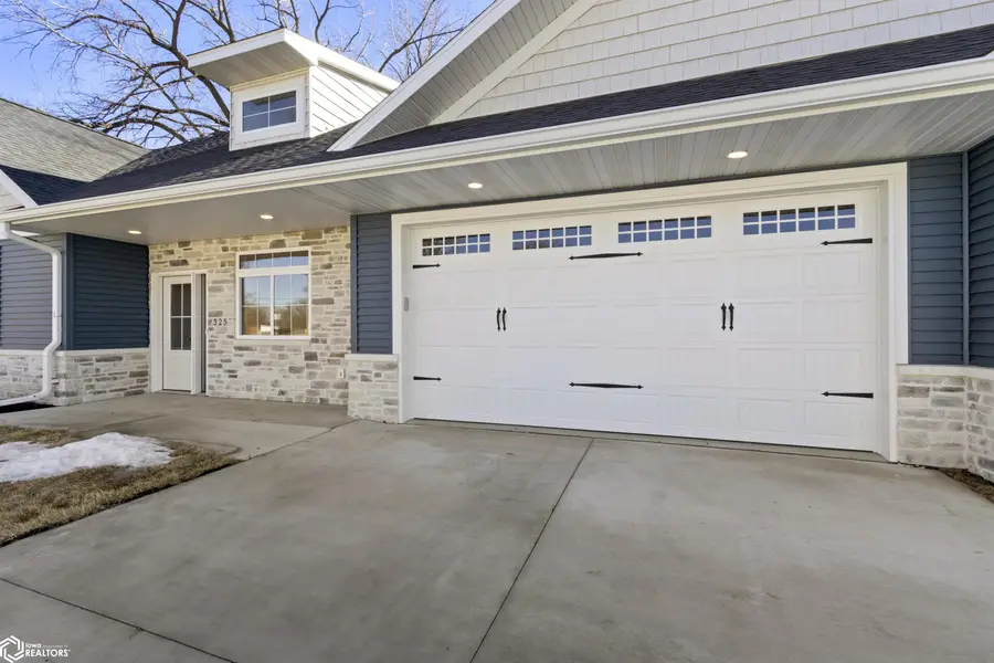 310 27th Pl S, Clear Lake, IA 50428 - #3