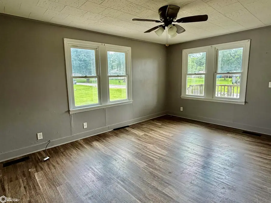 117 N Cooper Street, Stronghurst, IL 61480 - #2