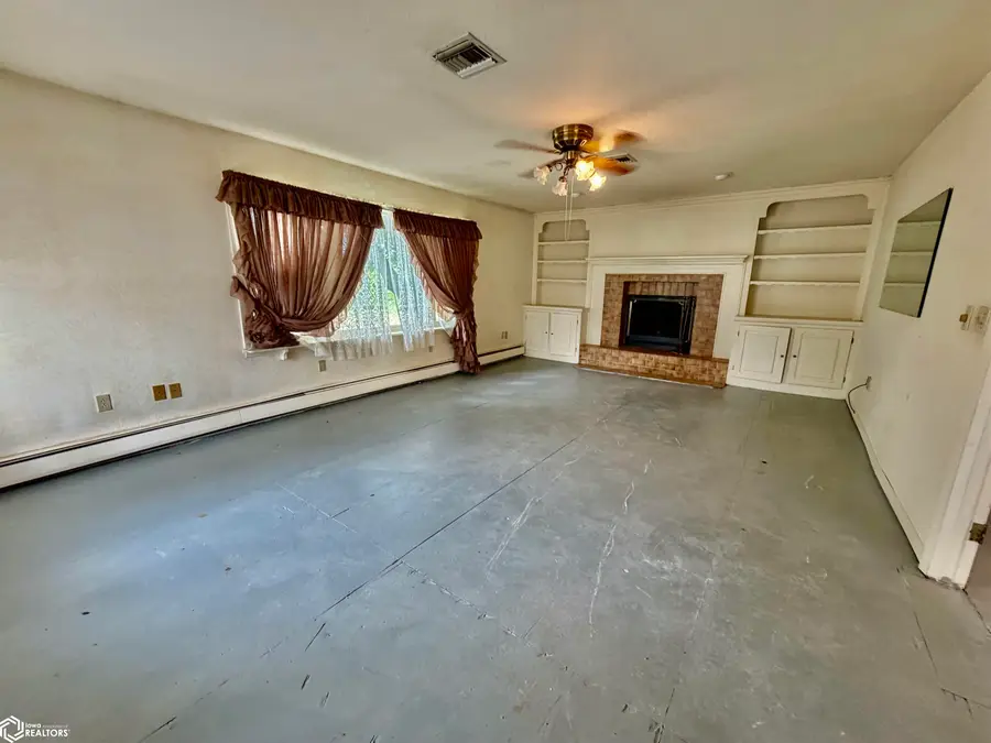 121 N Cooper Street, Stronghurst, IL 61480 - #2