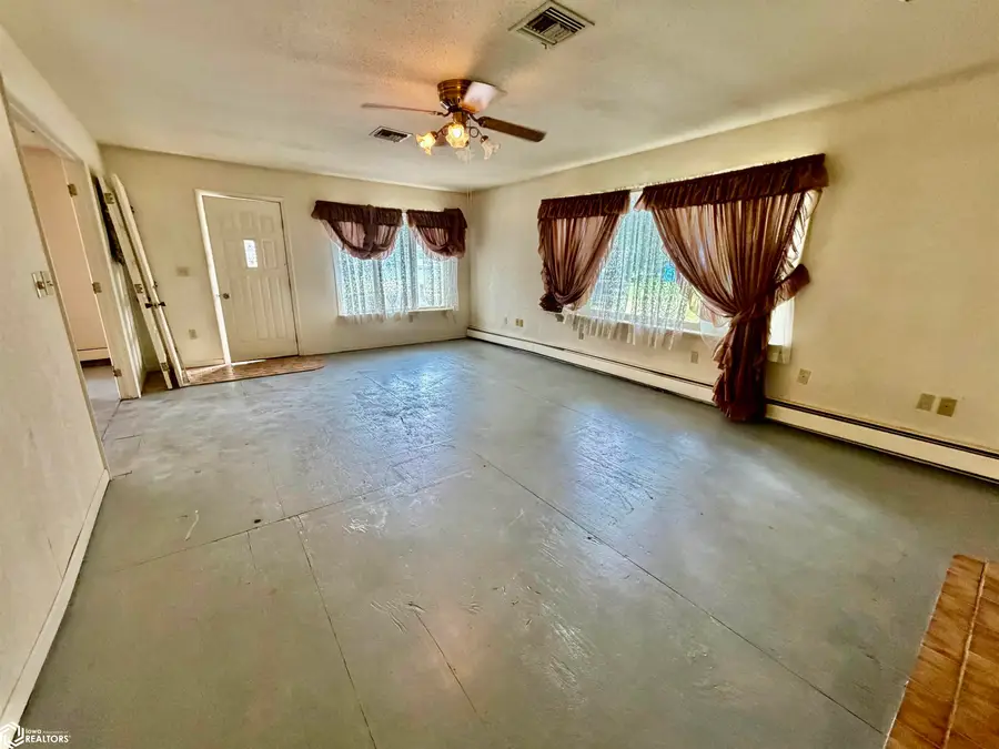 121 N Cooper Street, Stronghurst, IL 61480 - #3